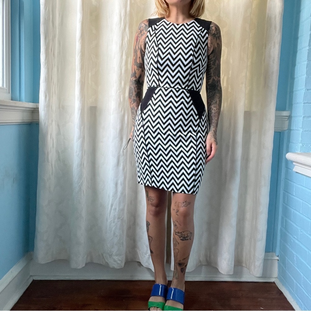 h&m chevron pencil dress ultimate flattering size 4